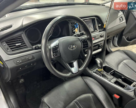 Сірий Хендай Соната, об'ємом двигуна 2 л та пробігом 170 тис. км за 15000 $, фото 23 на Automoto.ua