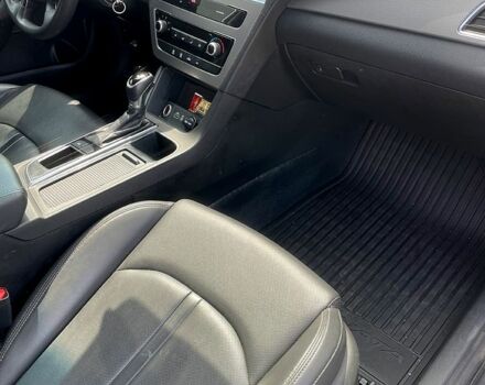 Серый Хендай Соната, объемом двигателя 2 л и пробегом 360 тыс. км за 9770 $, фото 5 на Automoto.ua