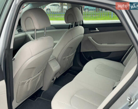 Сірий Хендай Соната, об'ємом двигуна 2.4 л та пробігом 167 тис. км за 8900 $, фото 41 на Automoto.ua