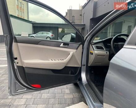 Серый Хендай Соната, объемом двигателя 2.36 л и пробегом 177 тыс. км за 10950 $, фото 14 на Automoto.ua