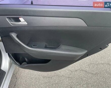 Серый Хендай Соната, объемом двигателя 2 л и пробегом 360 тыс. км за 8399 $, фото 17 на Automoto.ua