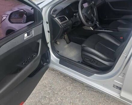 Серый Хендай Соната, объемом двигателя 2 л и пробегом 227 тыс. км за 11500 $, фото 7 на Automoto.ua