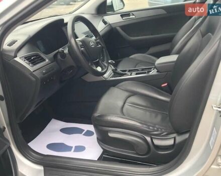 Сірий Хендай Соната, об'ємом двигуна 2 л та пробігом 383 тис. км за 10390 $, фото 13 на Automoto.ua