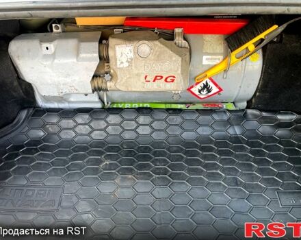 Серый Хендай Соната, объемом двигателя 2 л и пробегом 360 тыс. км за 9770 $, фото 3 на Automoto.ua