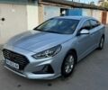 Сірий Хендай Соната, об'ємом двигуна 2 л та пробігом 295 тис. км за 10999 $, фото 1 на Automoto.ua