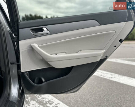 Серый Хендай Соната, объемом двигателя 2 л и пробегом 86 тыс. км за 14999 $, фото 28 на Automoto.ua