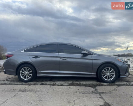 Серый Хендай Соната, объемом двигателя 2.36 л и пробегом 122 тыс. км за 11300 $, фото 8 на Automoto.ua
