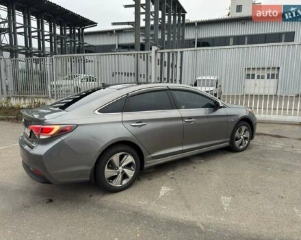 Серый Хендай Соната, объемом двигателя 2 л и пробегом 135 тыс. км за 14950 $, фото 4 на Automoto.ua