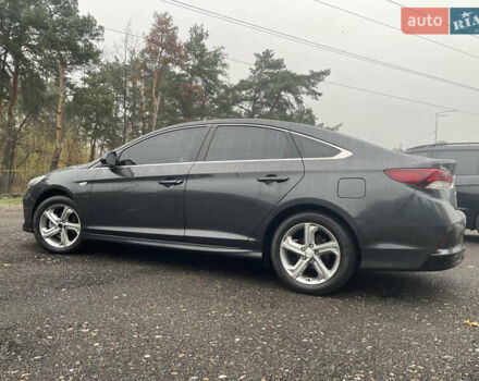 Серый Хендай Соната, объемом двигателя 2 л и пробегом 192 тыс. км за 12900 $, фото 7 на Automoto.ua