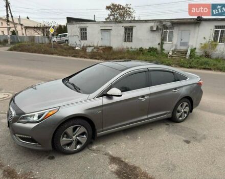 Серый Хендай Соната, объемом двигателя 2 л и пробегом 135 тыс. км за 14950 $, фото 3 на Automoto.ua