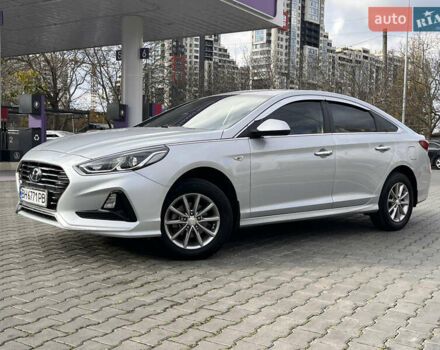 Серый Хендай Соната, объемом двигателя 2 л и пробегом 165 тыс. км за 12900 $, фото 4 на Automoto.ua