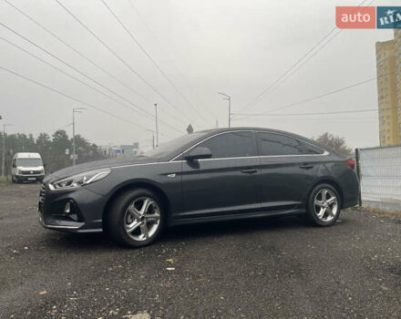 Серый Хендай Соната, объемом двигателя 2 л и пробегом 192 тыс. км за 12900 $, фото 4 на Automoto.ua