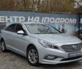 Серый Хендай Соната, объемом двигателя 2 л и пробегом 385 тыс. км за 9500 $, фото 1 на Automoto.ua
