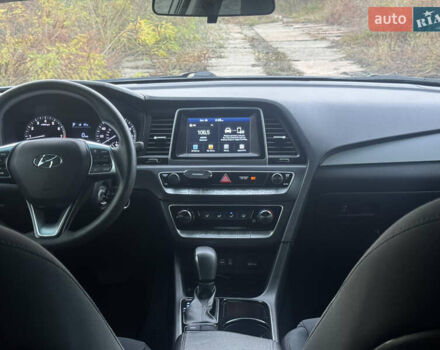 Серый Хендай Соната, объемом двигателя 2.36 л и пробегом 122 тыс. км за 11300 $, фото 22 на Automoto.ua