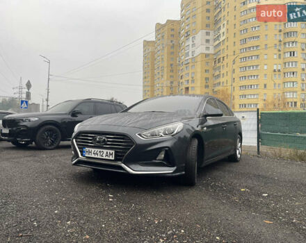 Серый Хендай Соната, объемом двигателя 2 л и пробегом 192 тыс. км за 12900 $, фото 2 на Automoto.ua