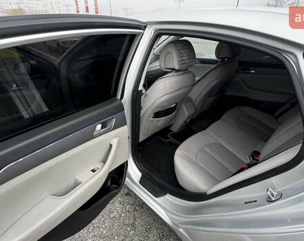 Серый Хендай Соната, объемом двигателя 2.36 л и пробегом 187 тыс. км за 9500 $, фото 14 на Automoto.ua