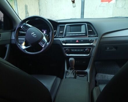 Сірий Хендай Соната, об'ємом двигуна 2 л та пробігом 201 тис. км за 14000 $, фото 6 на Automoto.ua