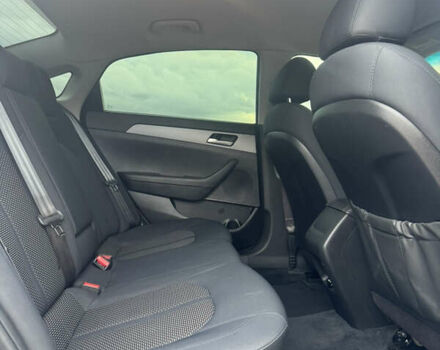 Серый Хендай Соната, объемом двигателя 2.36 л и пробегом 122 тыс. км за 11300 $, фото 18 на Automoto.ua