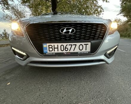 Сірий Хендай Соната, об'ємом двигуна 2 л та пробігом 145 тис. км за 15000 $, фото 1 на Automoto.ua