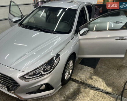 Сірий Хендай Соната, об'ємом двигуна 2 л та пробігом 170 тис. км за 15000 $, фото 10 на Automoto.ua