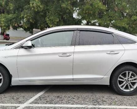 Серый Хендай Соната, объемом двигателя 2 л и пробегом 349 тыс. км за 12300 $, фото 7 на Automoto.ua