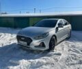 Серый Хендай Соната, объемом двигателя 2 л и пробегом 173 тыс. км за 13000 $, фото 1 на Automoto.ua