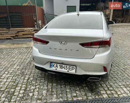 Сірий Хендай Соната, об'ємом двигуна 2 л та пробігом 170 тис. км за 15000 $, фото 4 на Automoto.ua