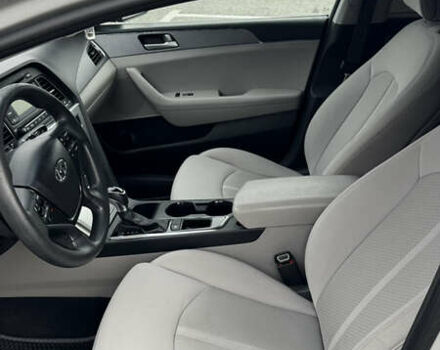 Серый Хендай Соната, объемом двигателя 2.36 л и пробегом 187 тыс. км за 9500 $, фото 10 на Automoto.ua