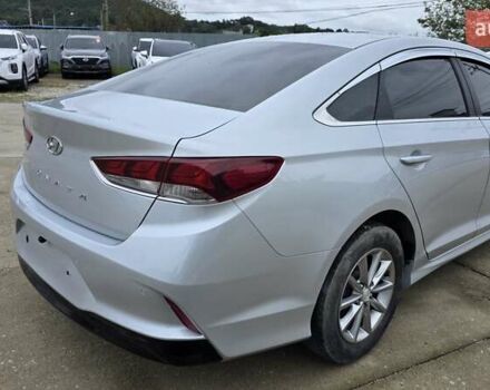 Сірий Хендай Соната, об'ємом двигуна 2 л та пробігом 384 тис. км за 10990 $, фото 4 на Automoto.ua