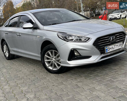 Серый Хендай Соната, объемом двигателя 2 л и пробегом 165 тыс. км за 12900 $, фото 6 на Automoto.ua