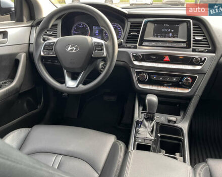 Серый Хендай Соната, объемом двигателя 2 л и пробегом 165 тыс. км за 12900 $, фото 30 на Automoto.ua