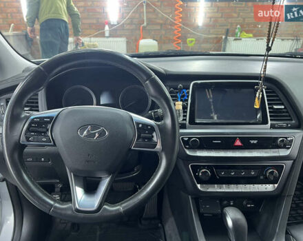 Сірий Хендай Соната, об'ємом двигуна 2 л та пробігом 170 тис. км за 15000 $, фото 15 на Automoto.ua