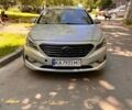 Серый Хендай Соната, объемом двигателя 2 л и пробегом 380 тыс. км за 7300 $, фото 1 на Automoto.ua