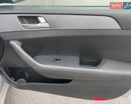 Серый Хендай Соната, объемом двигателя 2 л и пробегом 360 тыс. км за 8399 $, фото 13 на Automoto.ua