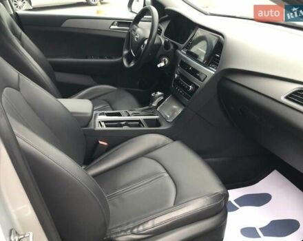 Сірий Хендай Соната, об'ємом двигуна 2 л та пробігом 383 тис. км за 10390 $, фото 12 на Automoto.ua