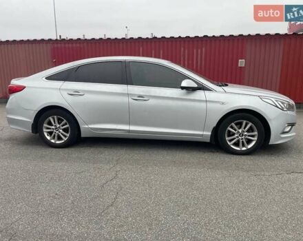 Серый Хендай Соната, объемом двигателя 2 л и пробегом 360 тыс. км за 8399 $, фото 4 на Automoto.ua