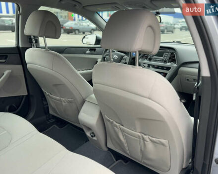 Сірий Хендай Соната, об'ємом двигуна 2.4 л та пробігом 167 тис. км за 8900 $, фото 50 на Automoto.ua