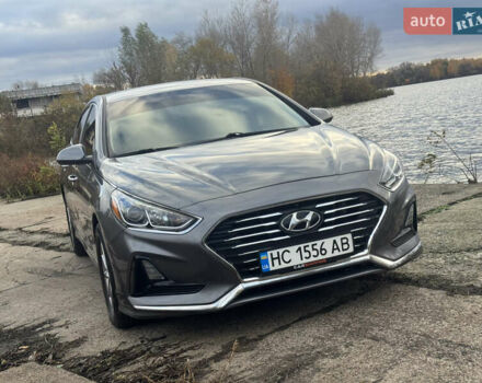 Серый Хендай Соната, объемом двигателя 2.36 л и пробегом 122 тыс. км за 11300 $, фото 1 на Automoto.ua