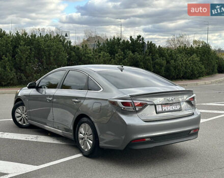 Серый Хендай Соната, объемом двигателя 2 л и пробегом 86 тыс. км за 14999 $, фото 3 на Automoto.ua