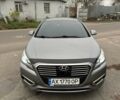 Серый Хендай Соната, объемом двигателя 2 л и пробегом 135 тыс. км за 14950 $, фото 1 на Automoto.ua