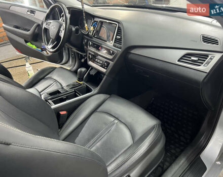 Сірий Хендай Соната, об'ємом двигуна 2 л та пробігом 170 тис. км за 15000 $, фото 22 на Automoto.ua