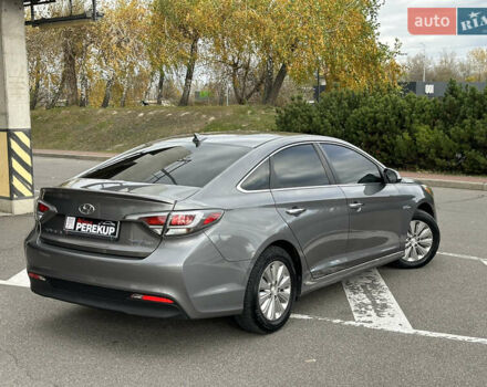 Серый Хендай Соната, объемом двигателя 2 л и пробегом 86 тыс. км за 14999 $, фото 4 на Automoto.ua