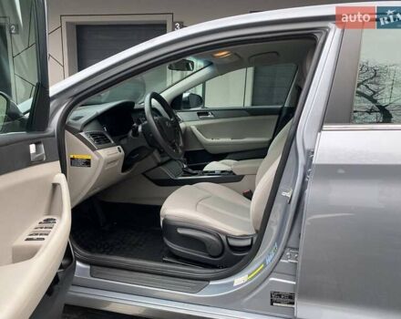 Серый Хендай Соната, объемом двигателя 2.36 л и пробегом 177 тыс. км за 10950 $, фото 13 на Automoto.ua