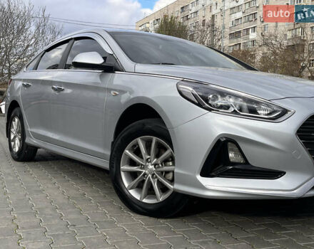 Серый Хендай Соната, объемом двигателя 2 л и пробегом 165 тыс. км за 12900 $, фото 11 на Automoto.ua