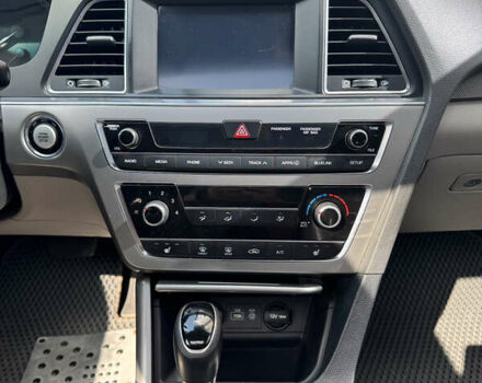 Серый Хендай Соната, объемом двигателя 2.36 л и пробегом 280 тыс. км за 10500 $, фото 14 на Automoto.ua