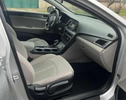 Сірий Хендай Соната, об'ємом двигуна 2.4 л та пробігом 124 тис. км за 12499 $, фото 8 на Automoto.ua