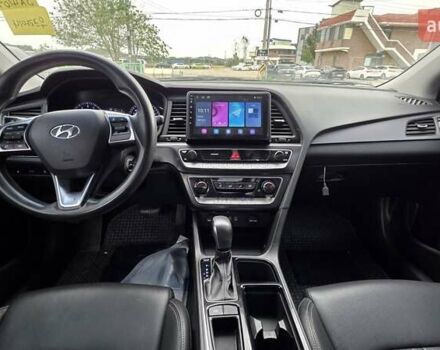 Сірий Хендай Соната, об'ємом двигуна 2 л та пробігом 384 тис. км за 10990 $, фото 12 на Automoto.ua
