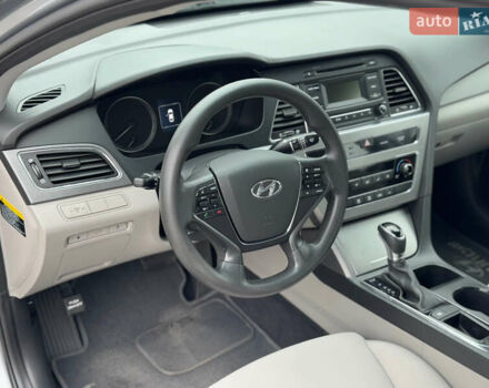 Сірий Хендай Соната, об'ємом двигуна 2.4 л та пробігом 167 тис. км за 8900 $, фото 35 на Automoto.ua