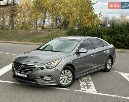 Серый Хендай Соната, объемом двигателя 2 л и пробегом 86 тыс. км за 14999 $, фото 2 на Automoto.ua