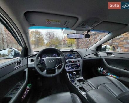 Серый Хендай Соната, объемом двигателя 2 л и пробегом 374 тыс. км за 9300 $, фото 7 на Automoto.ua